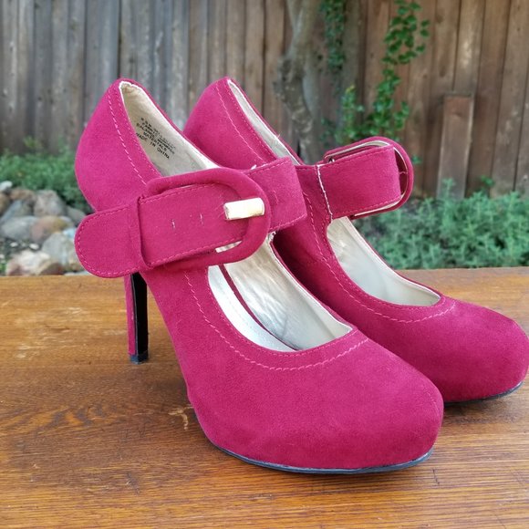 Madeline Women's Size 8 1/2 Red Faux Suede Platform Round Toe Heel with Buckles - Picture 1 of 8